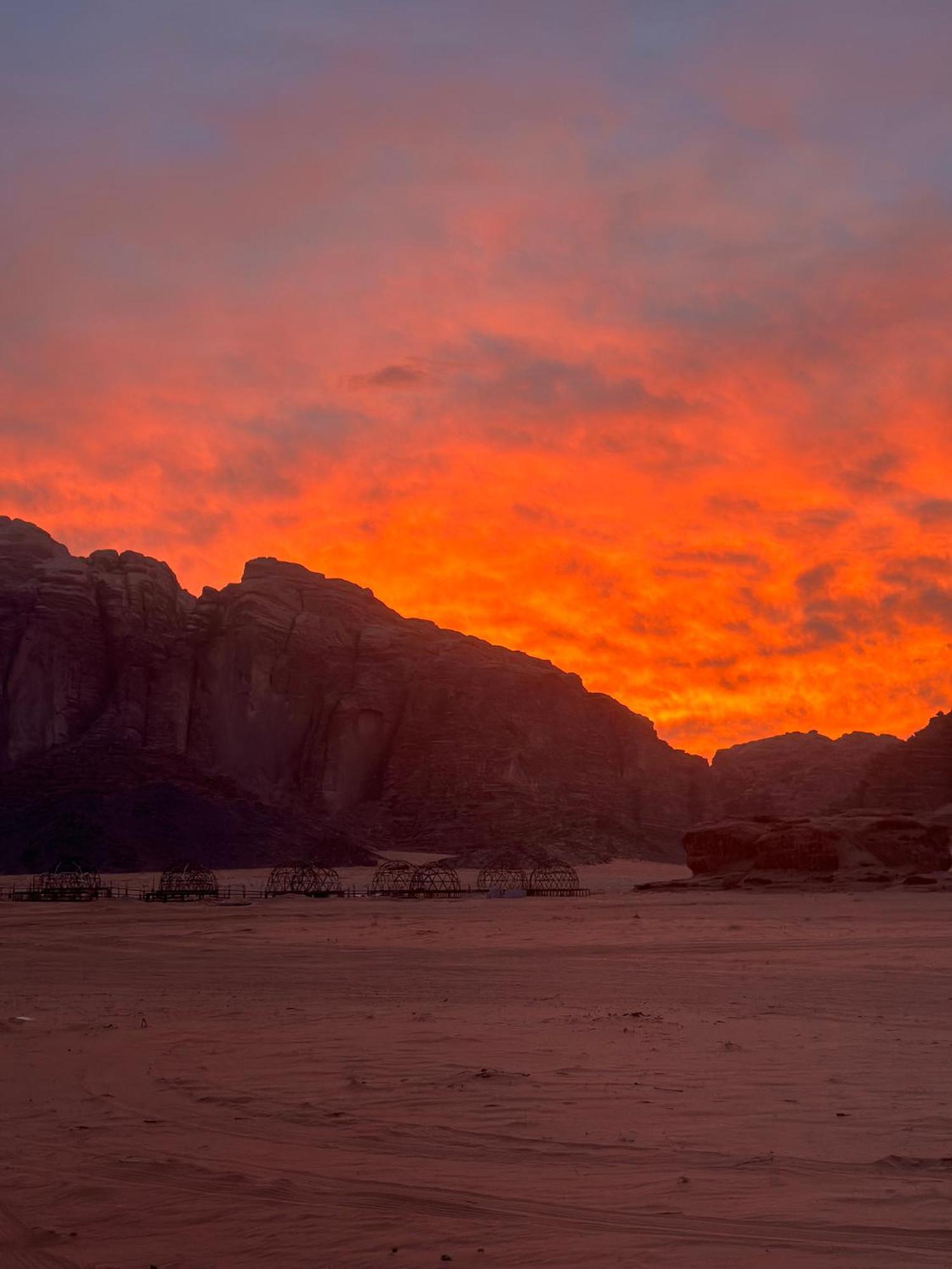 Wadirum Sunset Camp Hotel Wadi Rum Ngoại thất bức ảnh
